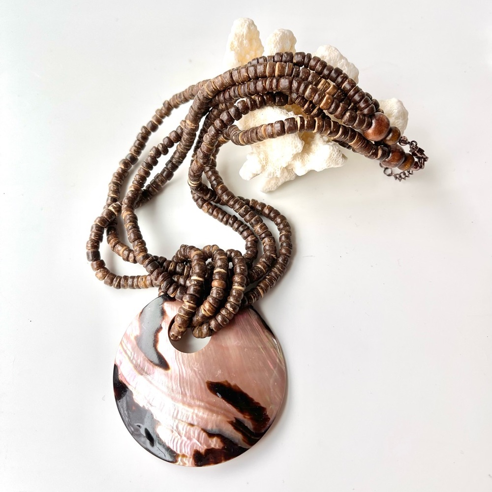 Beautiful Style & Co Brown shell necklace, NWT, never worn